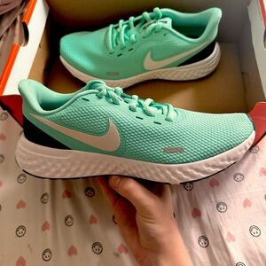 Teal Nike running shoes brand new never worn size women’s 6.5